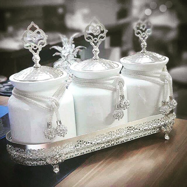 Standlı 3'lü Porselen Kavanoz Seti Gümüş Standlı 3'lü Porselen Kavanoz Seti Gümüş